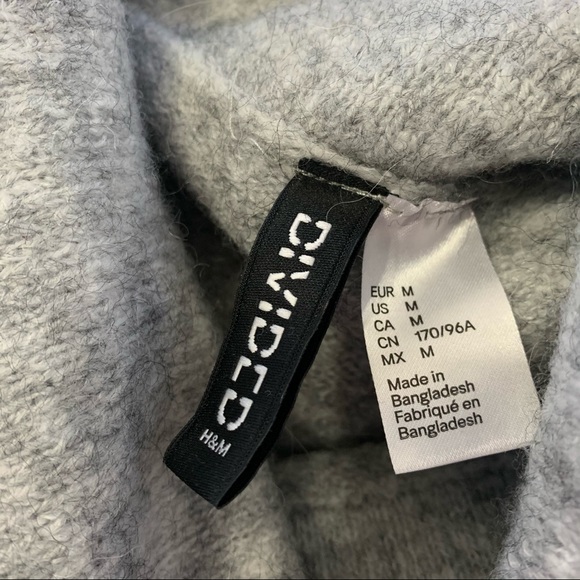 🧡3/$30 H&M Fuzzy Cowl Neck Grey Sweater Size Med - Picture 3 of 6
